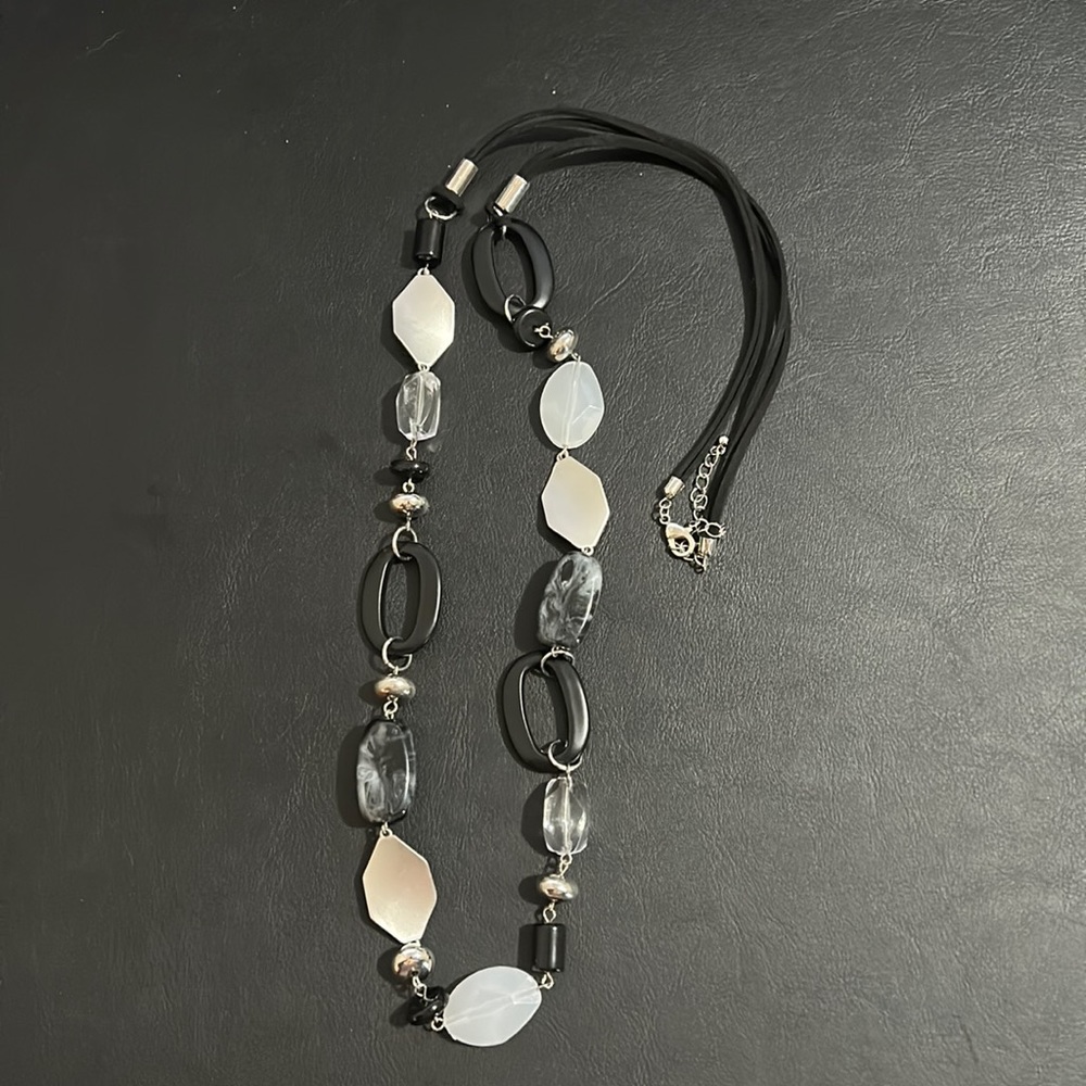 3/$15 Black/silver mixed bead necklace